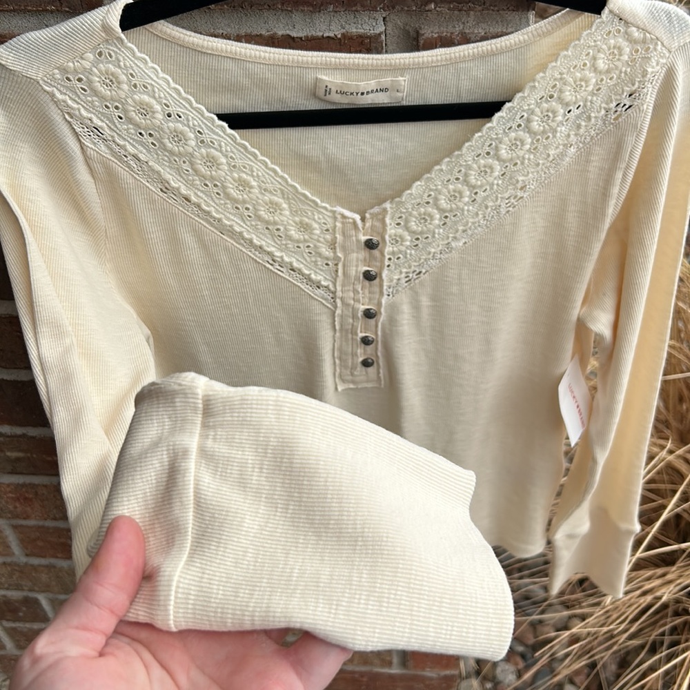 Lucky 🍀 Brand Ladies L Ivory top 1/4 button down & lace detail - Picture 6 of 10